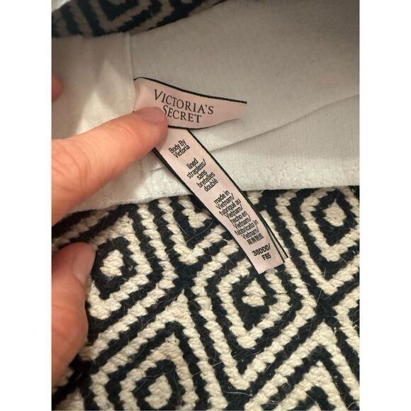 Victoria's Secret Off White Body by Victoria Lined Full Coverage Bra Size 38DDD - Picture 4 of 4